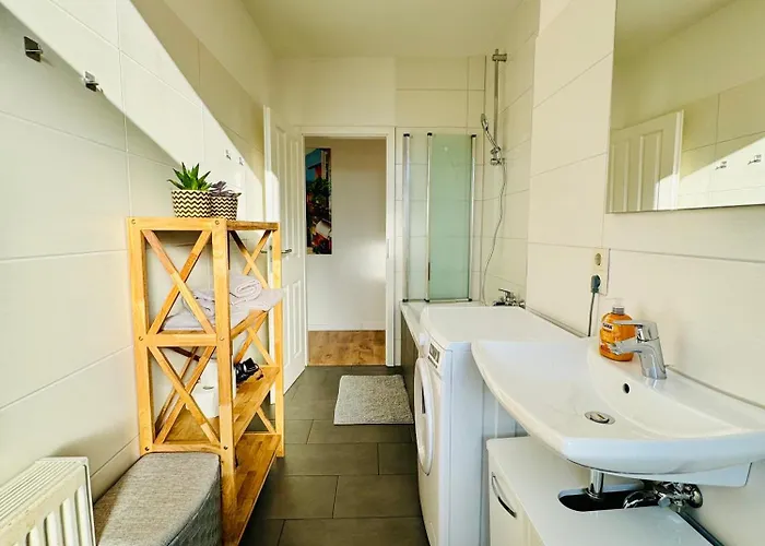 Schicke Im Gruenen Hinterhof *