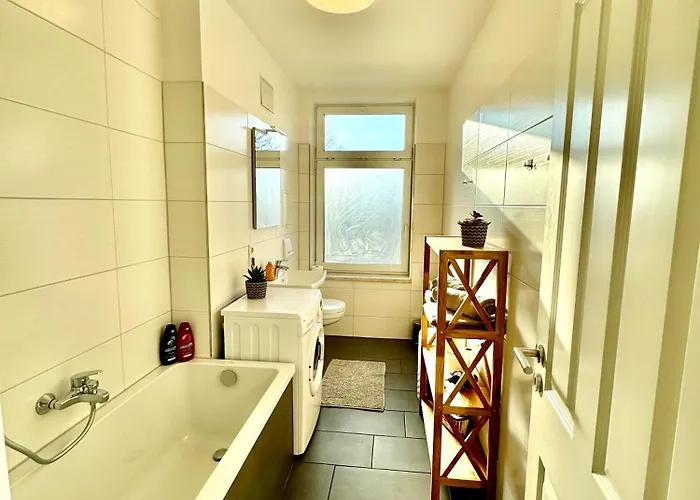 Schicke Im Gruenen Hinterhof *