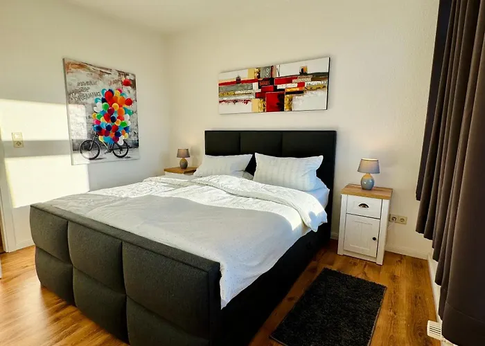 Schicke Im Gruenen Hinterhof *